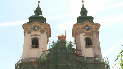 Homokszínű lehet a Minorita templom